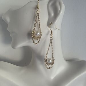 mine Gold Chain Drop Earrings with White Pearl